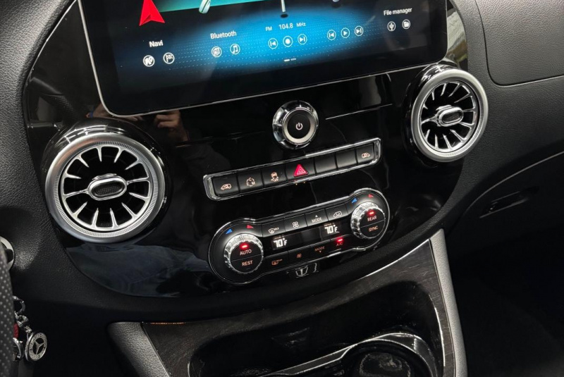 Ponuka vozidiel / Mercedes-Benz V trieda METRIS 2.0 BENZÍN AUTOMAT 7-MIEST - video Ponuka vozidiel / Mercedes-Benz V trieda METRIS 2.0 BENZÍN AUTOMAT 7-MIEST - video