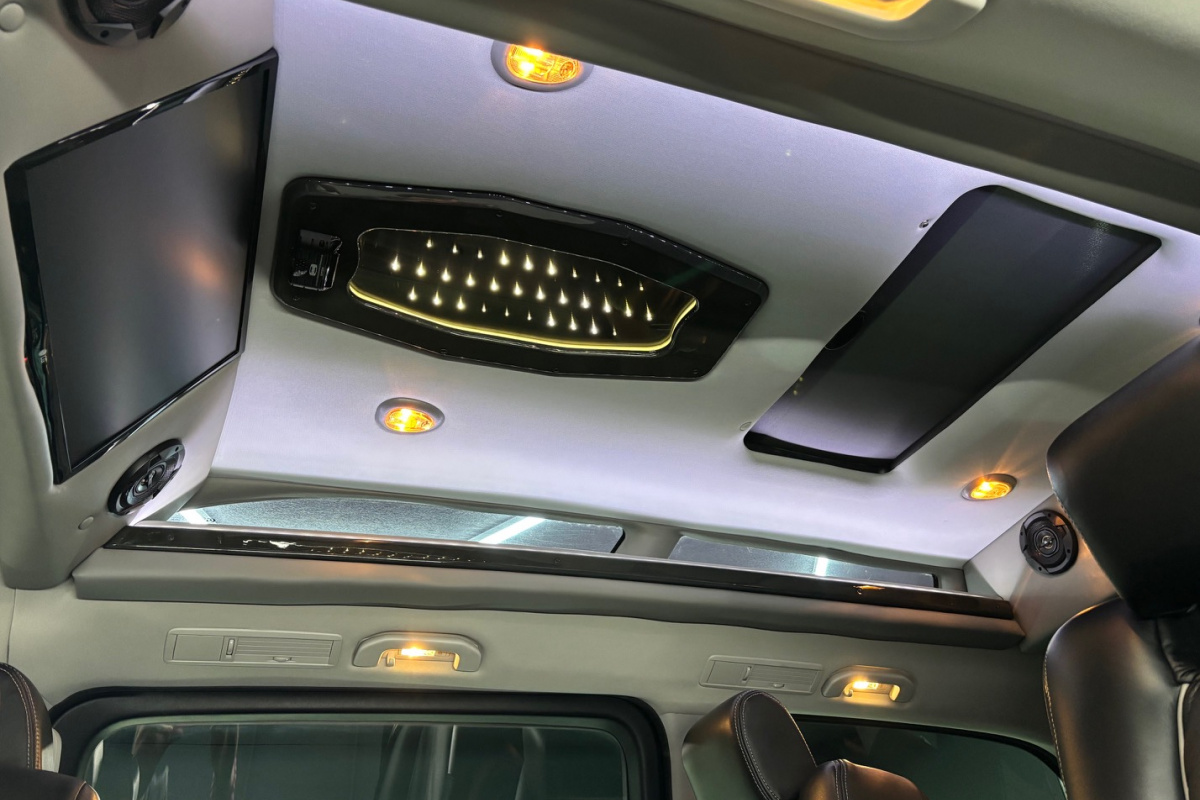 Ponuka vozidiel / Mercedes-Benz V trieda METRIS 2.0 BENZÍN AUTOMAT 7-MIEST - video