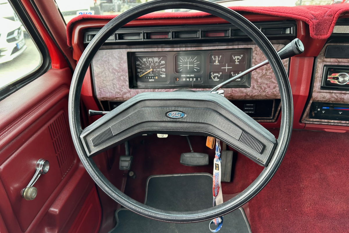 Ponuka vozidiel / Ford F-250 Super Cap XL - video