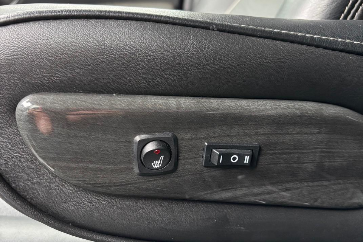 Ponuka vozidiel / Mercedes-Benz V trieda METRIS 2.0 BENZÍN AUTOMAT 7-MIEST - video