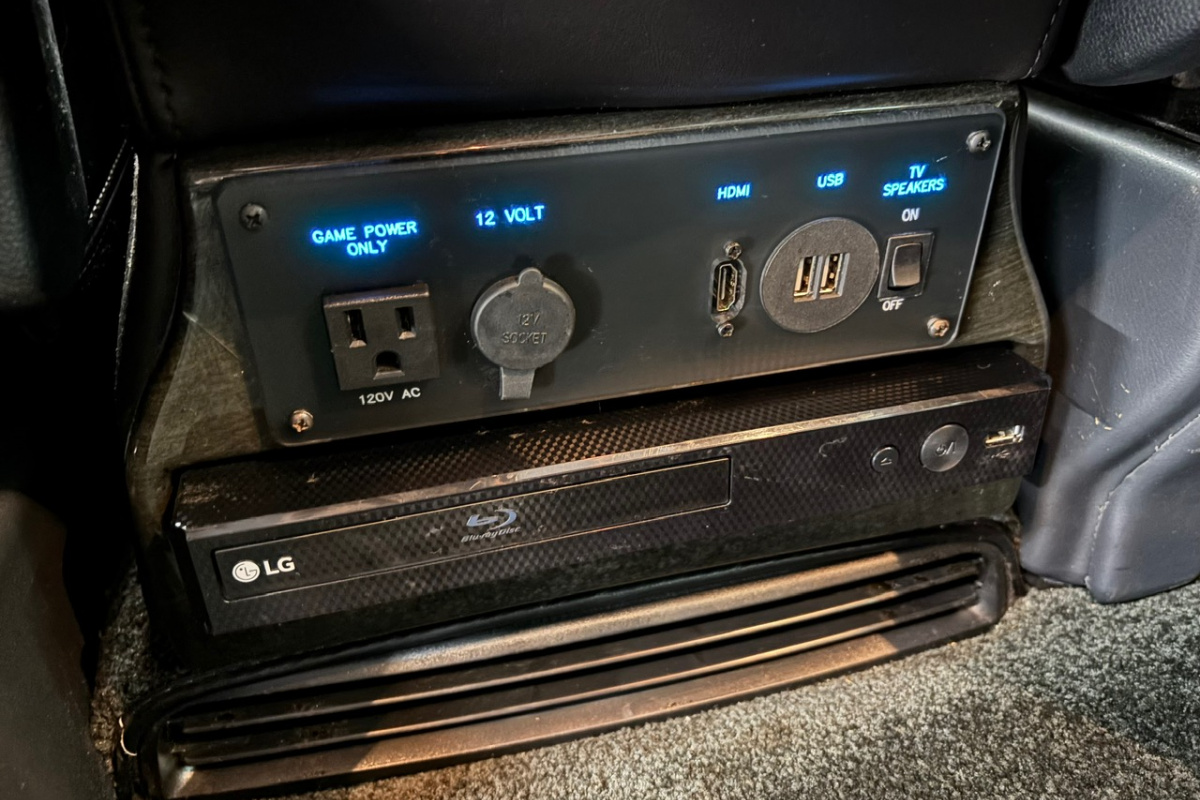 Ponuka vozidiel / Mercedes-Benz V trieda METRIS 2.0 BENZÍN AUTOMAT 7-MIEST - video Ponuka vozidiel / Mercedes-Benz V trieda METRIS 2.0 BENZÍN AUTOMAT 7-MIEST - video