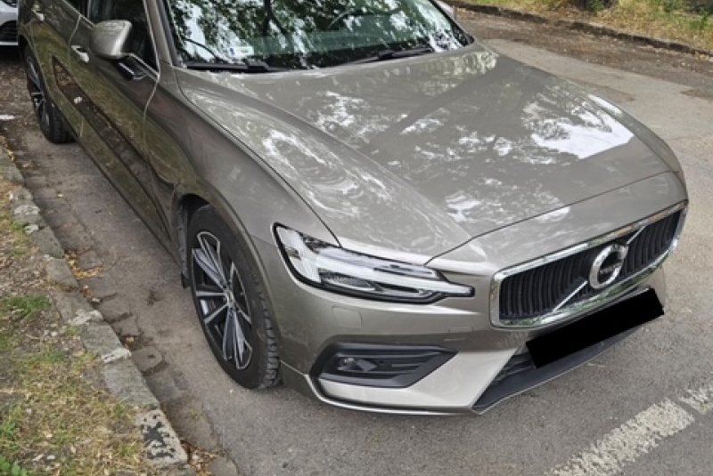  Ponuka vozidiel / Volvo V60 B3 Momentum A/T - video