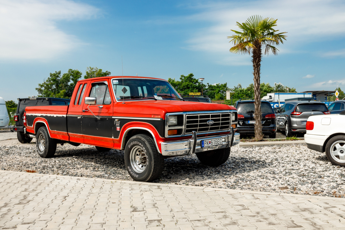 Ponuka vozidiel / Ford F-250 Super Cap XL - video