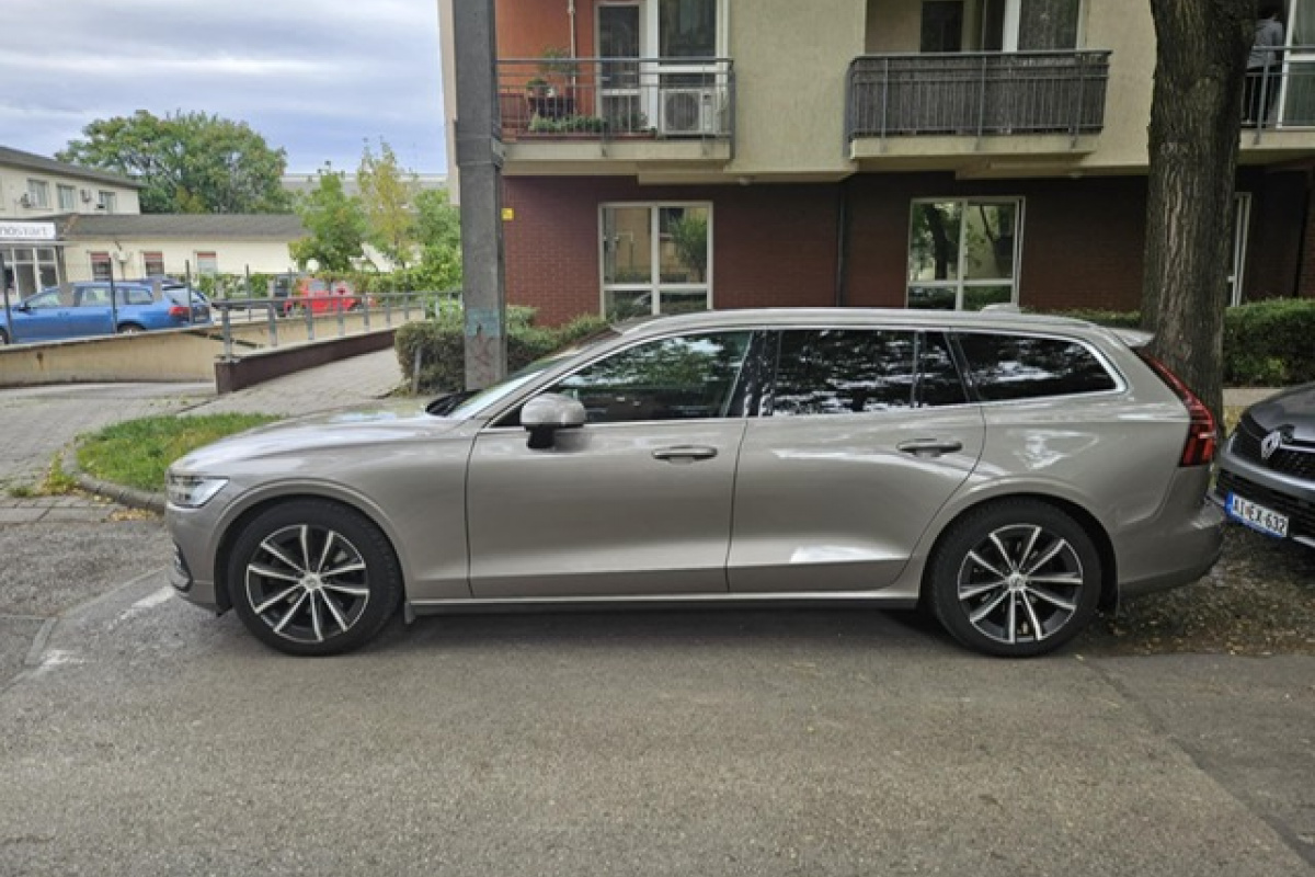 Ponuka vozidiel / Volvo V60 B3 Momentum A/T - video