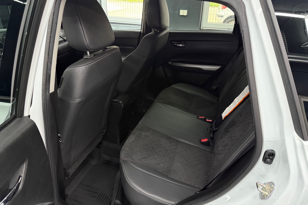 Ponuka vozidiel / Suzuki Vitara 1.4 BoosterJet Mildhybrid Premium 4WD - video