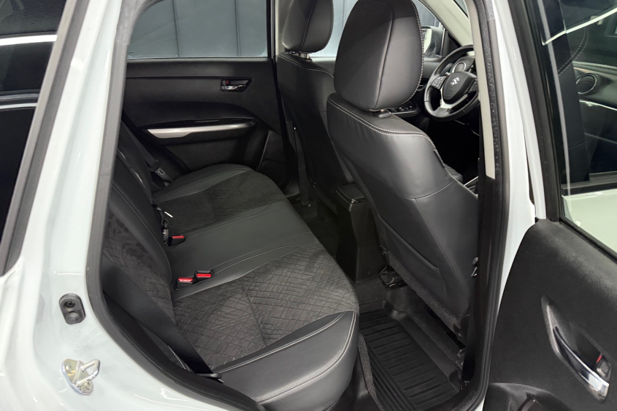 Ponuka vozidiel / Suzuki Vitara 1.4 BoosterJet Mildhybrid Premium 4WD - video