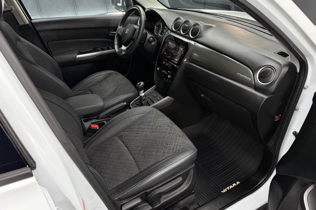 Ponuka vozidiel / Suzuki Vitara 1.4 BoosterJet Mildhybrid Premium 4WD - video