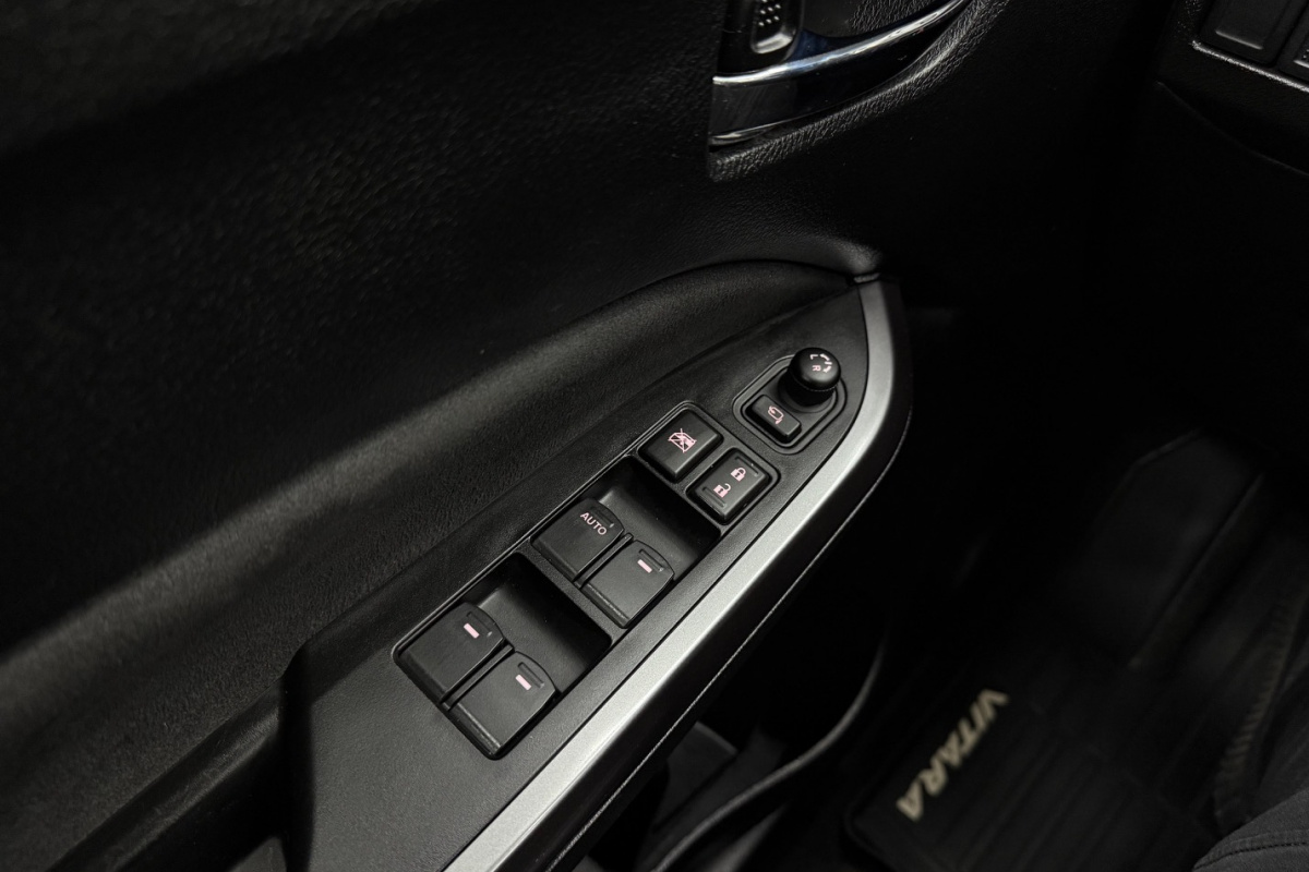 Ponuka vozidiel / Suzuki Vitara 1.4 BoosterJet Mildhybrid Premium 4WD - video