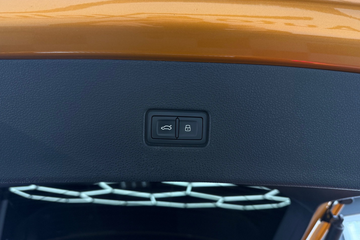 Ponuka vozidiel / Audi Q8 50 3.0 TDI mHEV quattro tiptronic - video
