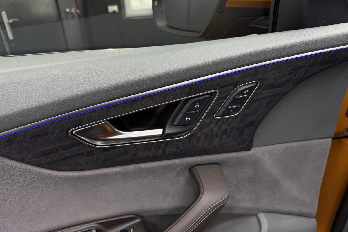 Ponuka vozidiel / Audi Q8 50 3.0 TDI mHEV quattro tiptronic - video Ponuka vozidiel / Audi Q8 50 3.0 TDI mHEV quattro tiptronic - video