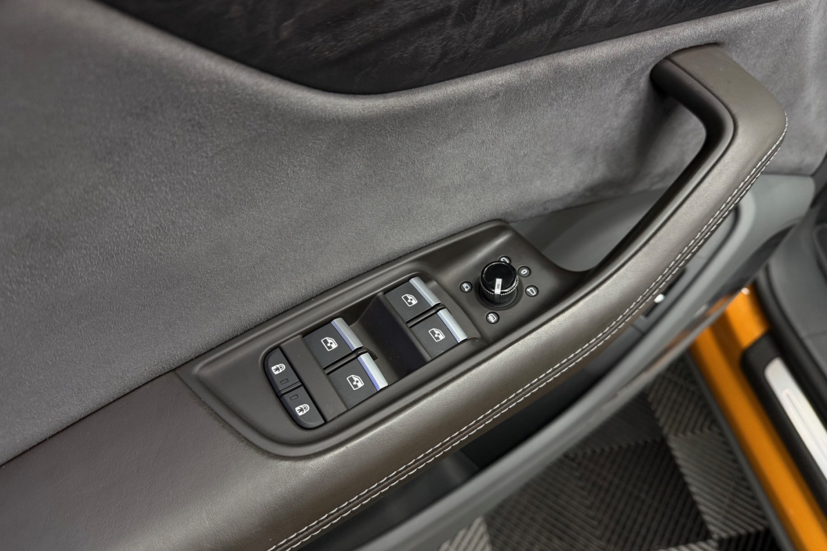 Ponuka vozidiel / Audi Q8 50 3.0 TDI mHEV quattro tiptronic - video Ponuka vozidiel / Audi Q8 50 3.0 TDI mHEV quattro tiptronic - video