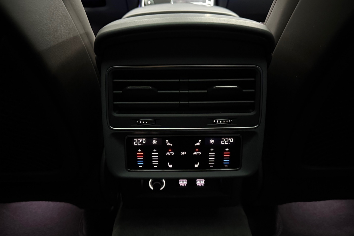 Ponuka vozidiel / Audi Q8 50 3.0 TDI mHEV quattro tiptronic - video