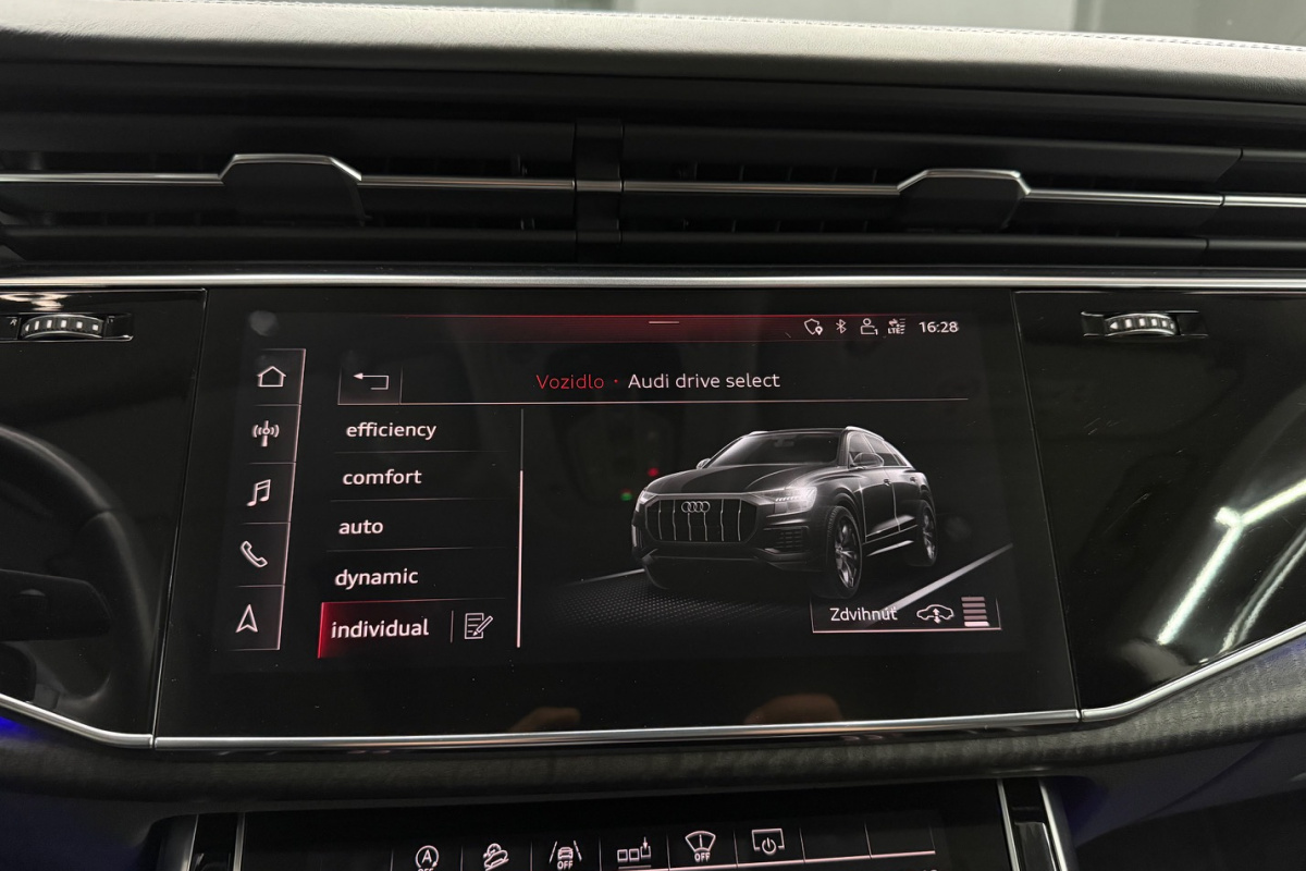 Ponuka vozidiel / Audi Q8 50 3.0 TDI mHEV quattro tiptronic - video