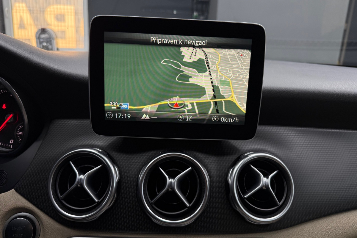 Ponuka vozidiel / Mercedes-Benz GLA 180 d A/T - video