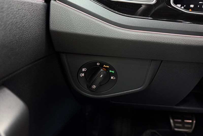 Ponuka vozidiel / Volkswagen Taigo 1.0 TSI R-Line DSG - video
