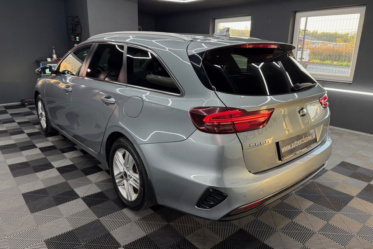 Ponuka vozidiel / Kia Ceed SW 1.6 CRDi 136k Platinum A/T - video