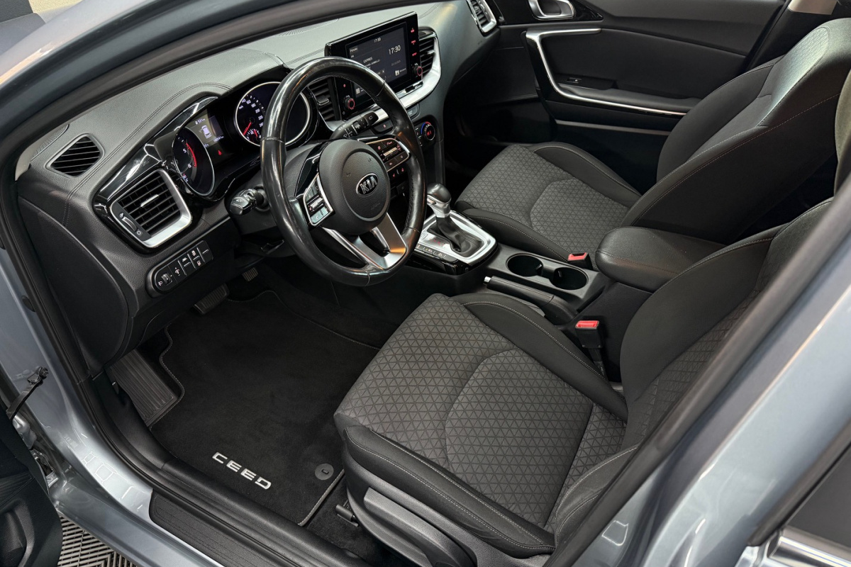 Ponuka vozidiel / Kia Ceed SW 1.6 CRDi 136k Platinum A/T - video Ponuka vozidiel / Kia Ceed SW 1.6 CRDi 136k Platinum A/T - video