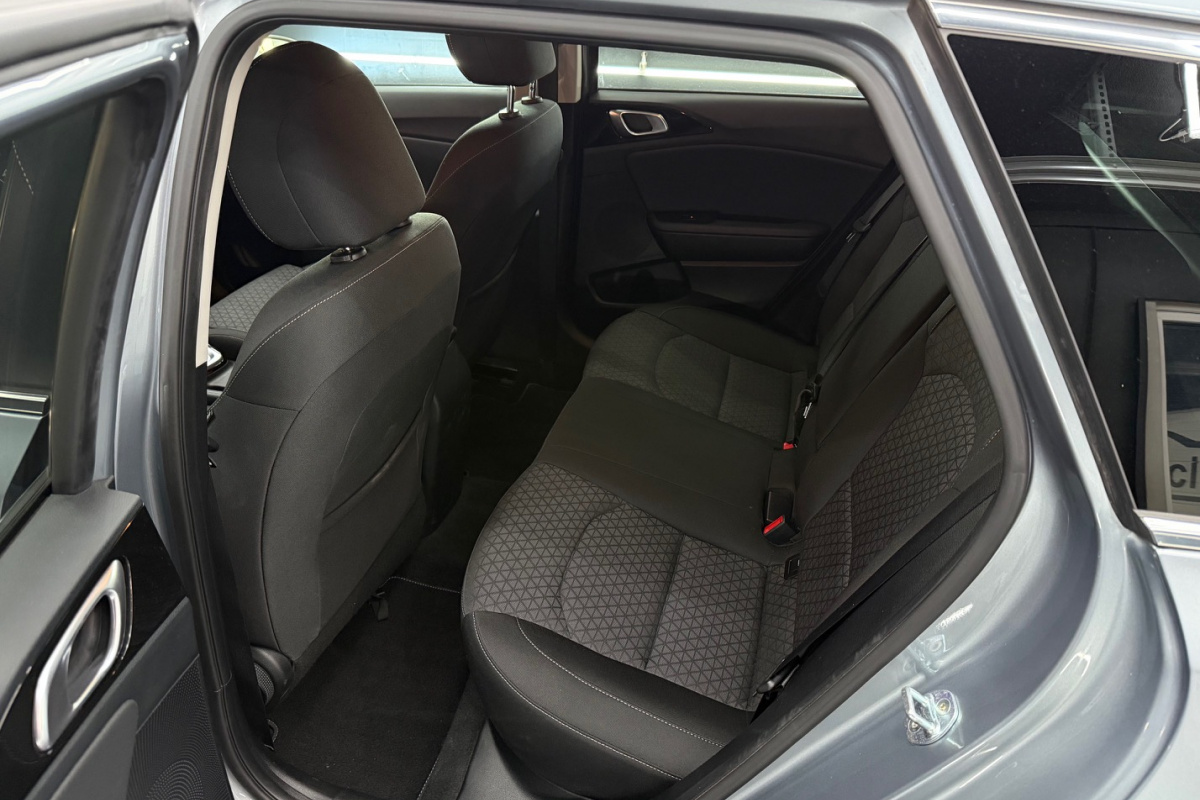 Ponuka vozidiel / Kia Ceed SW 1.6 CRDi 136k Platinum A/T - video