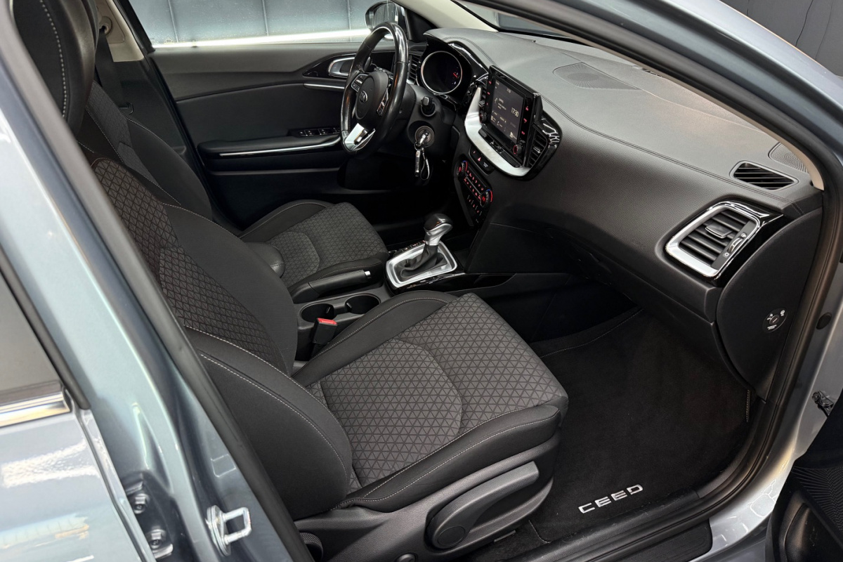 Ponuka vozidiel / Kia Ceed SW 1.6 CRDi 136k Platinum A/T - video