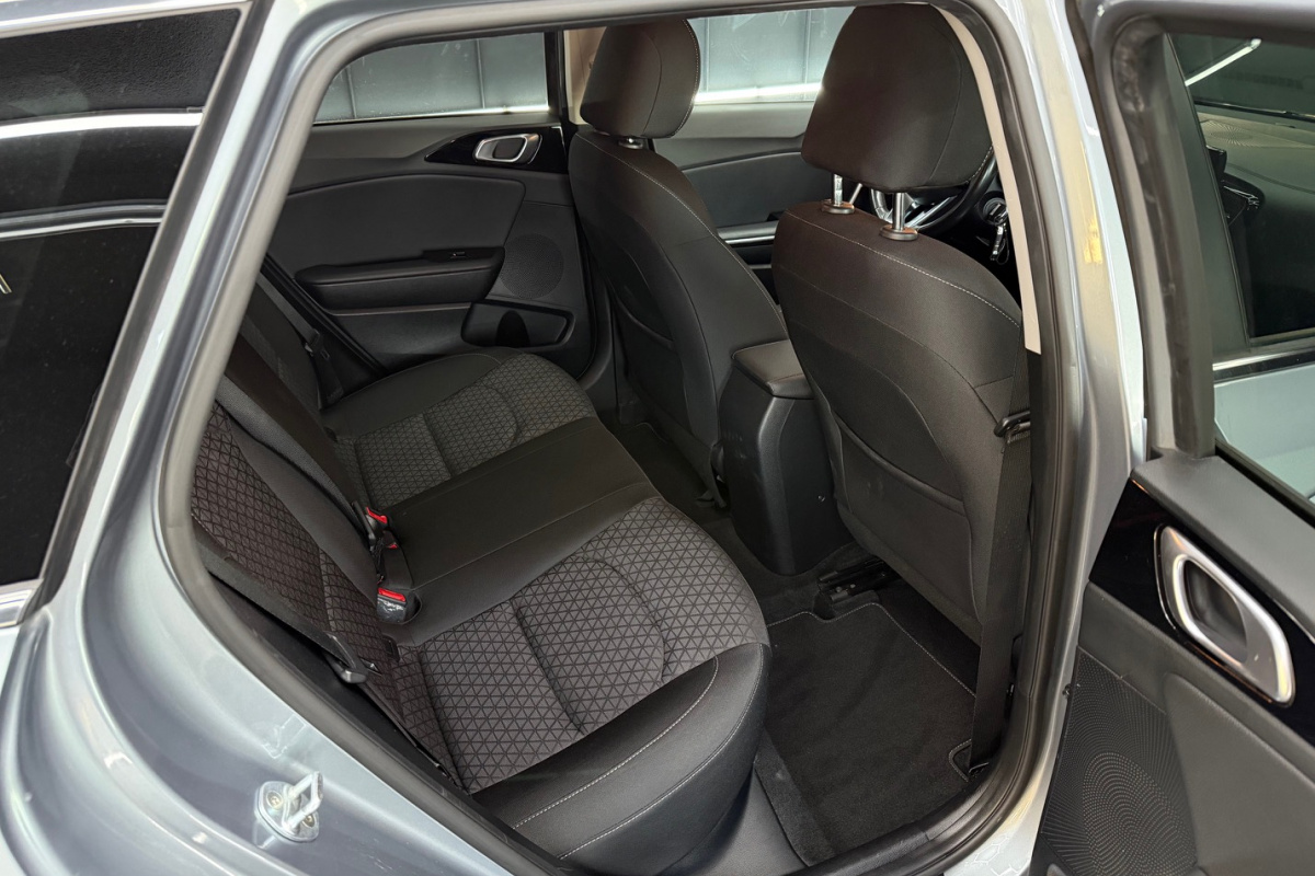 Ponuka vozidiel / Kia Ceed SW 1.6 CRDi 136k Platinum A/T - video