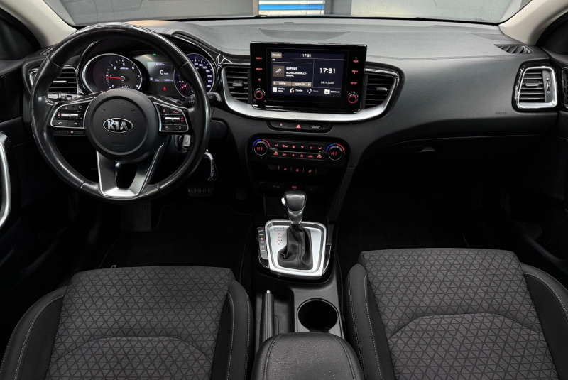  Ponuka vozidiel / Kia Ceed SW 1.6 CRDi 136k Platinum A/T - video