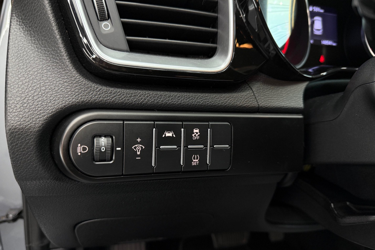 Ponuka vozidiel / Kia Ceed SW 1.6 CRDi 136k Platinum A/T - video