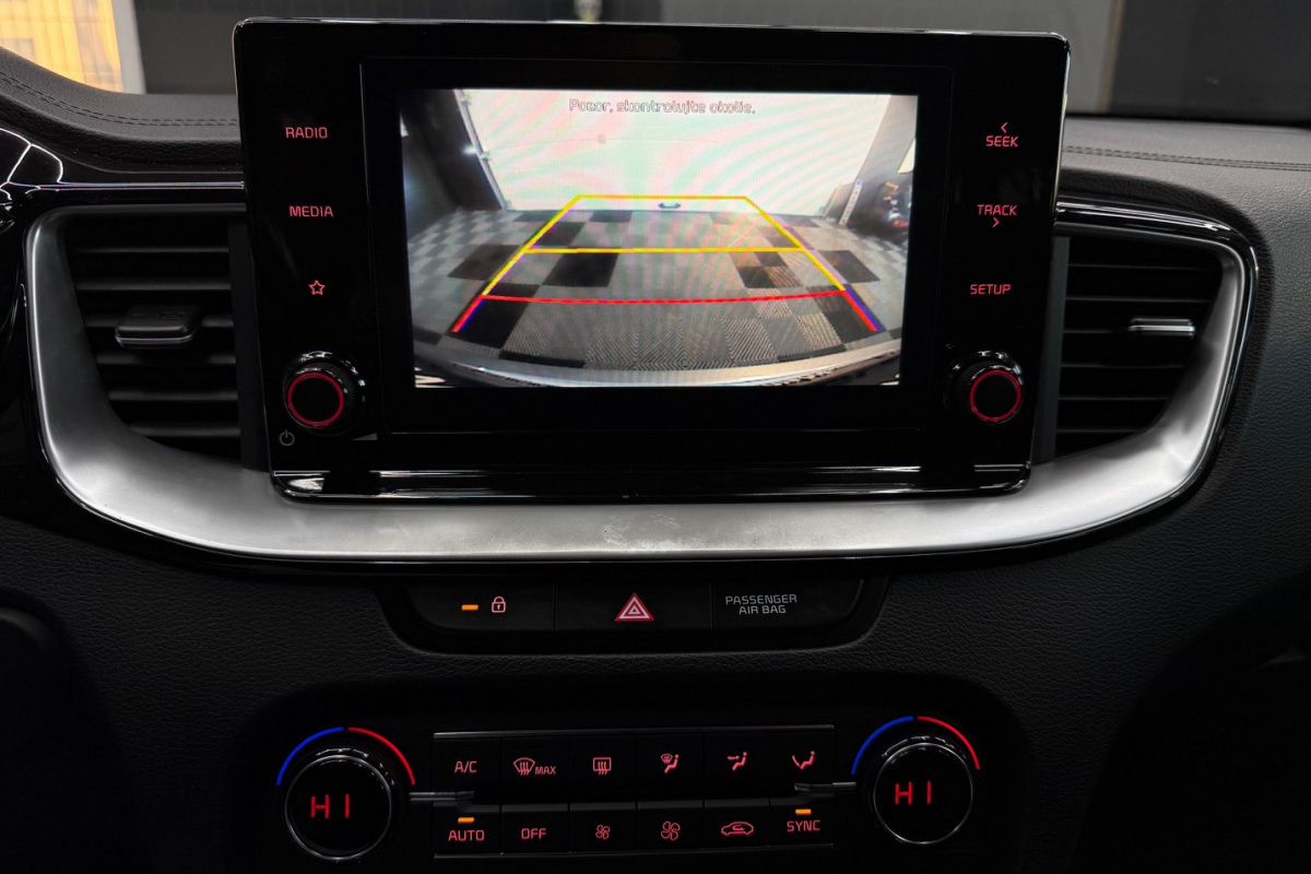 Ponuka vozidiel / Kia Ceed SW 1.6 CRDi 136k Platinum A/T - video