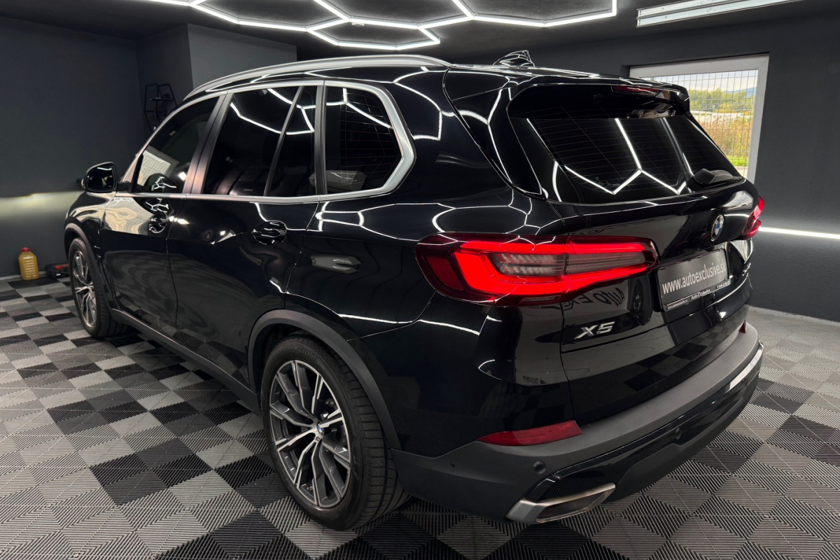Ponuka vozidiel / BMW X5 xDrive 45e - video