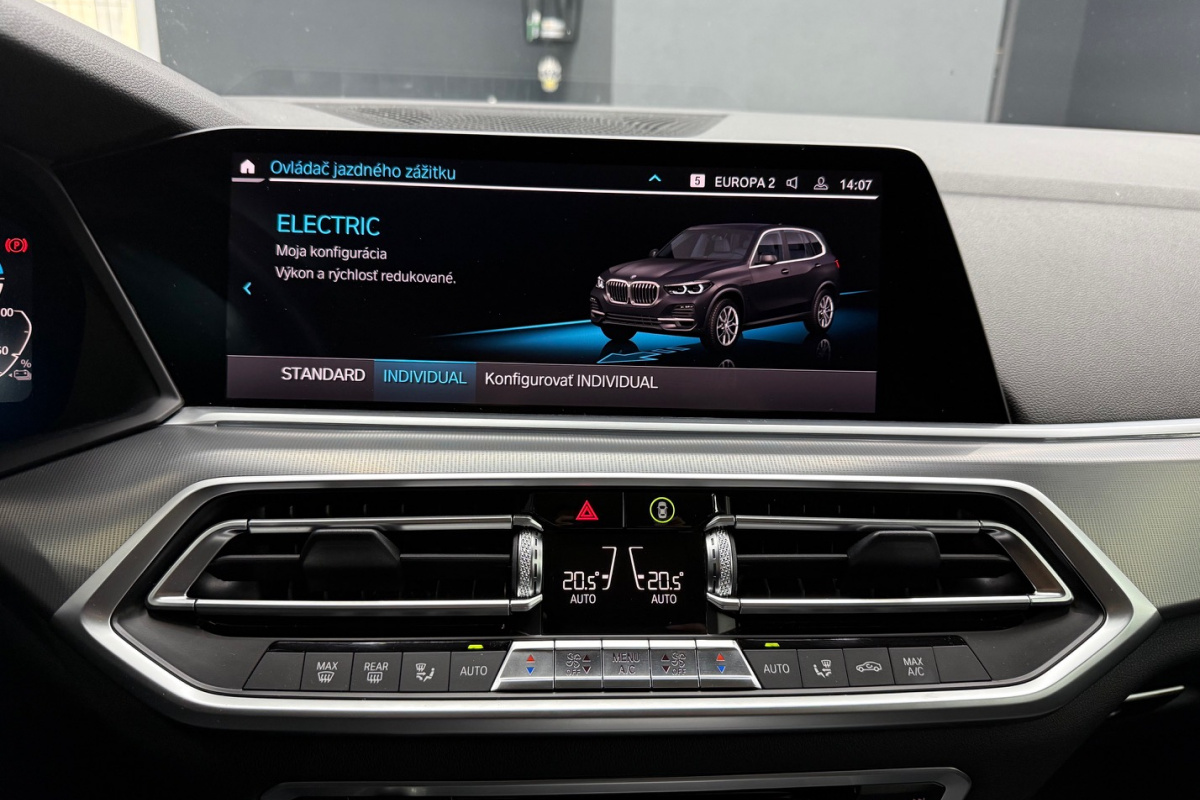 Ponuka vozidiel / BMW X5 xDrive 45e - video