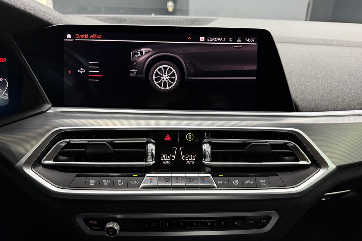 Ponuka vozidiel / BMW X5 xDrive 45e - video