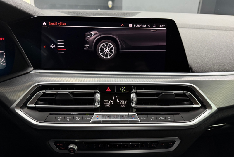  Ponuka vozidiel / BMW X5 xDrive 45e - video