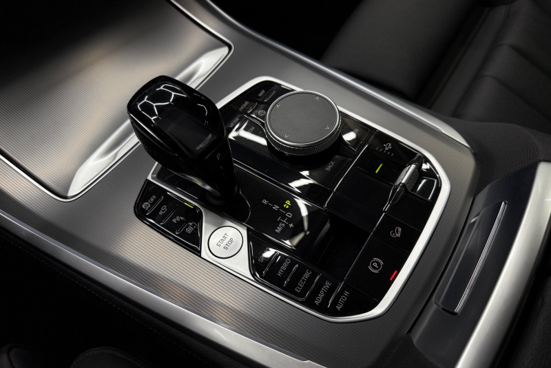  Ponuka vozidiel / BMW X5 xDrive 45e - video