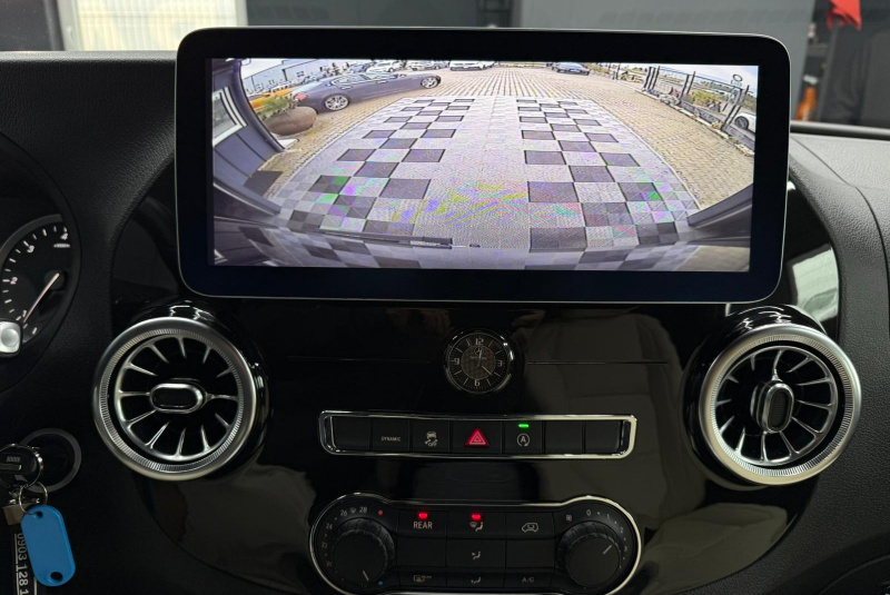  Ponuka vozidiel / Mercedes-Benz Vito Tourer 116 CDI 7-MIESTNE LUXURY - video