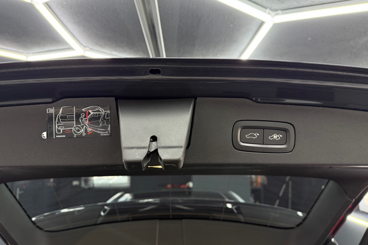 Ponuka vozidiel / Volvo V60 T6 Inscription AWD A/T - video