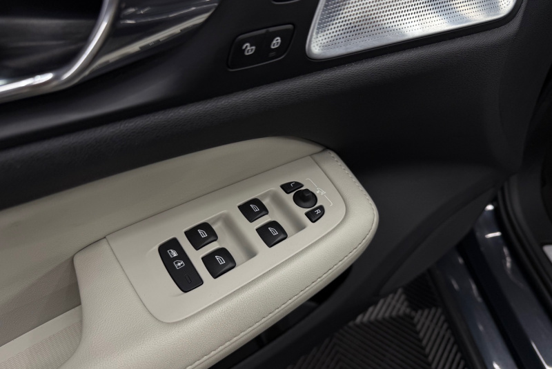  Ponuka vozidiel / Volvo V60 T6 Inscription AWD A/T - video