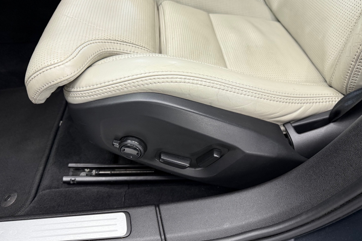 Ponuka vozidiel / Volvo V60 T6 Inscription AWD A/T - video