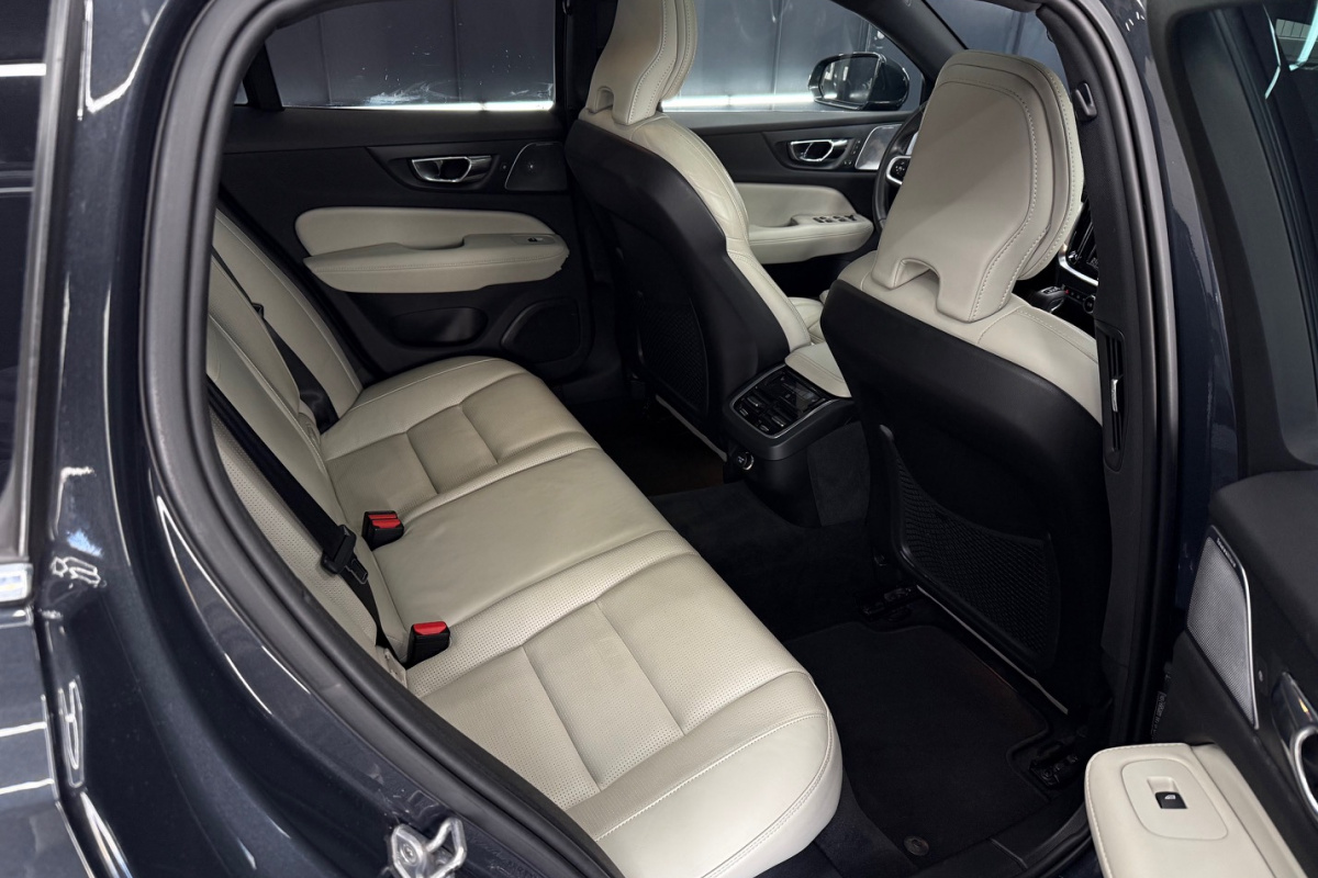 Ponuka vozidiel / Volvo V60 T6 Inscription AWD A/T - video
