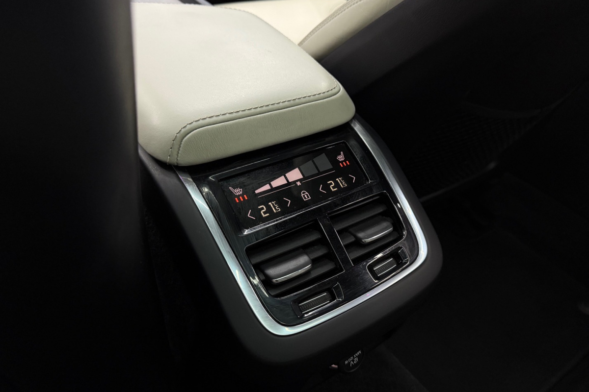 Ponuka vozidiel / Volvo V60 T6 Inscription AWD A/T - video
