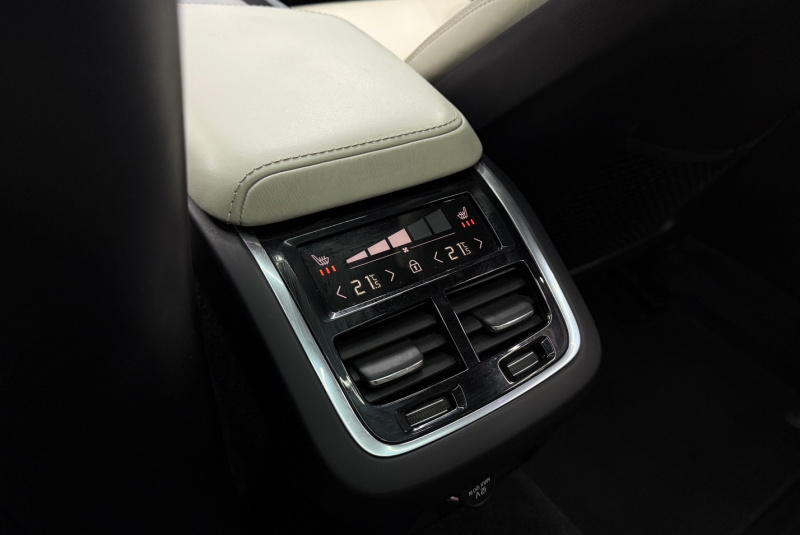  Ponuka vozidiel / Volvo V60 T6 Inscription AWD A/T - video