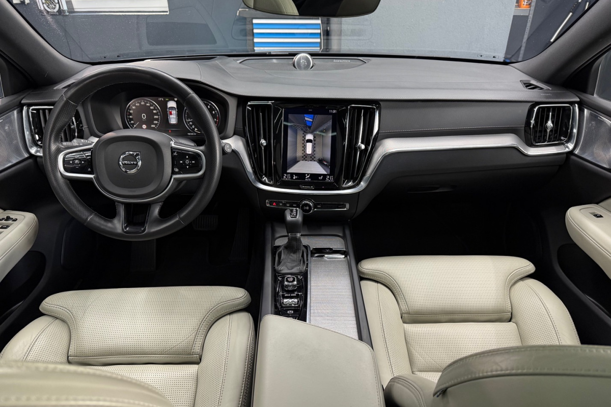 Ponuka vozidiel / Volvo V60 T6 Inscription AWD A/T - video
