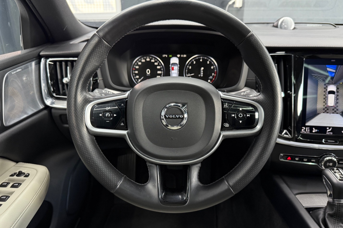 Ponuka vozidiel / Volvo V60 T6 Inscription AWD A/T - video