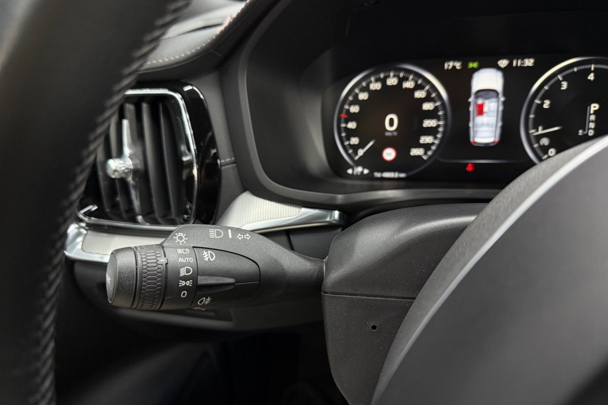 Ponuka vozidiel / Volvo V60 T6 Inscription AWD A/T - video