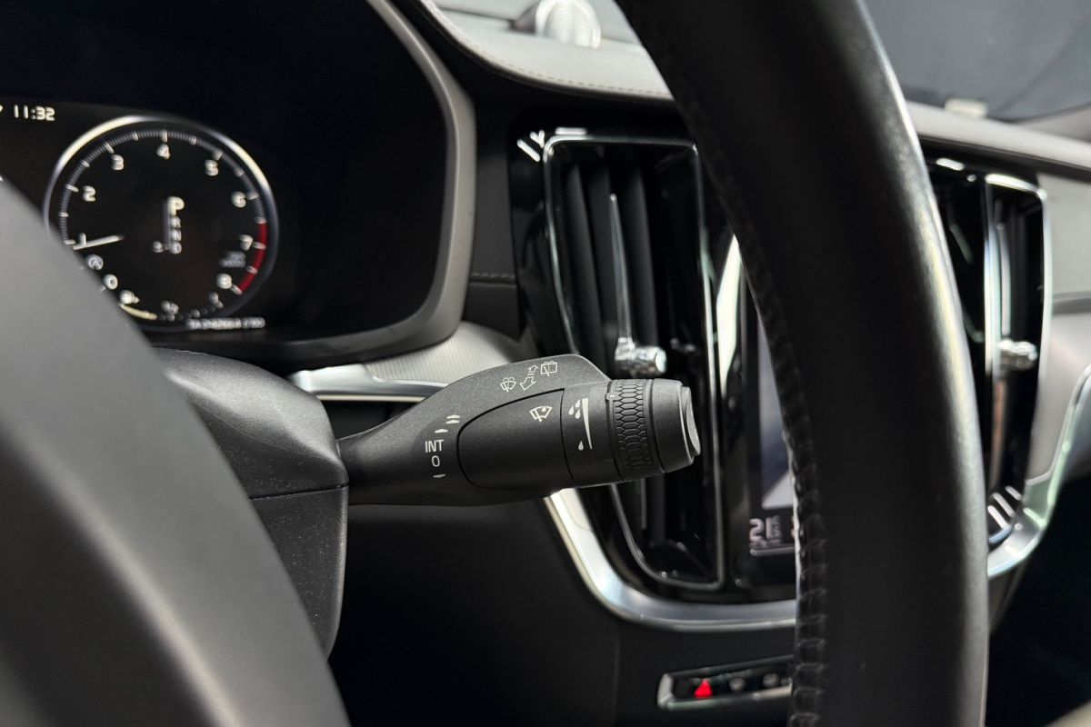 Ponuka vozidiel / Volvo V60 T6 Inscription AWD A/T - video