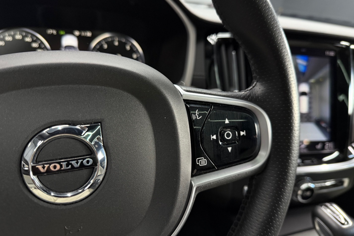 Ponuka vozidiel / Volvo V60 T6 Inscription AWD A/T - video