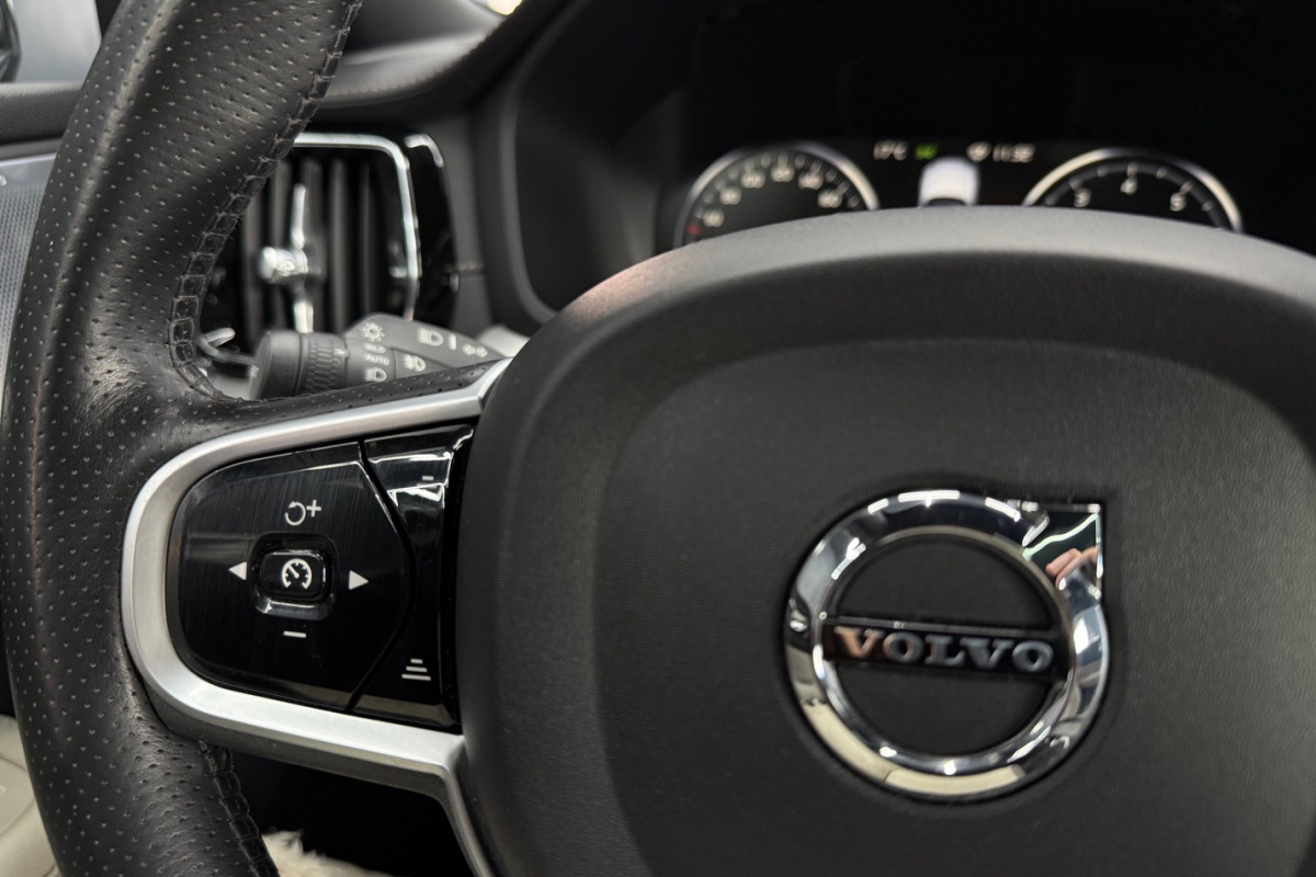 Ponuka vozidiel / Volvo V60 T6 Inscription AWD A/T - video