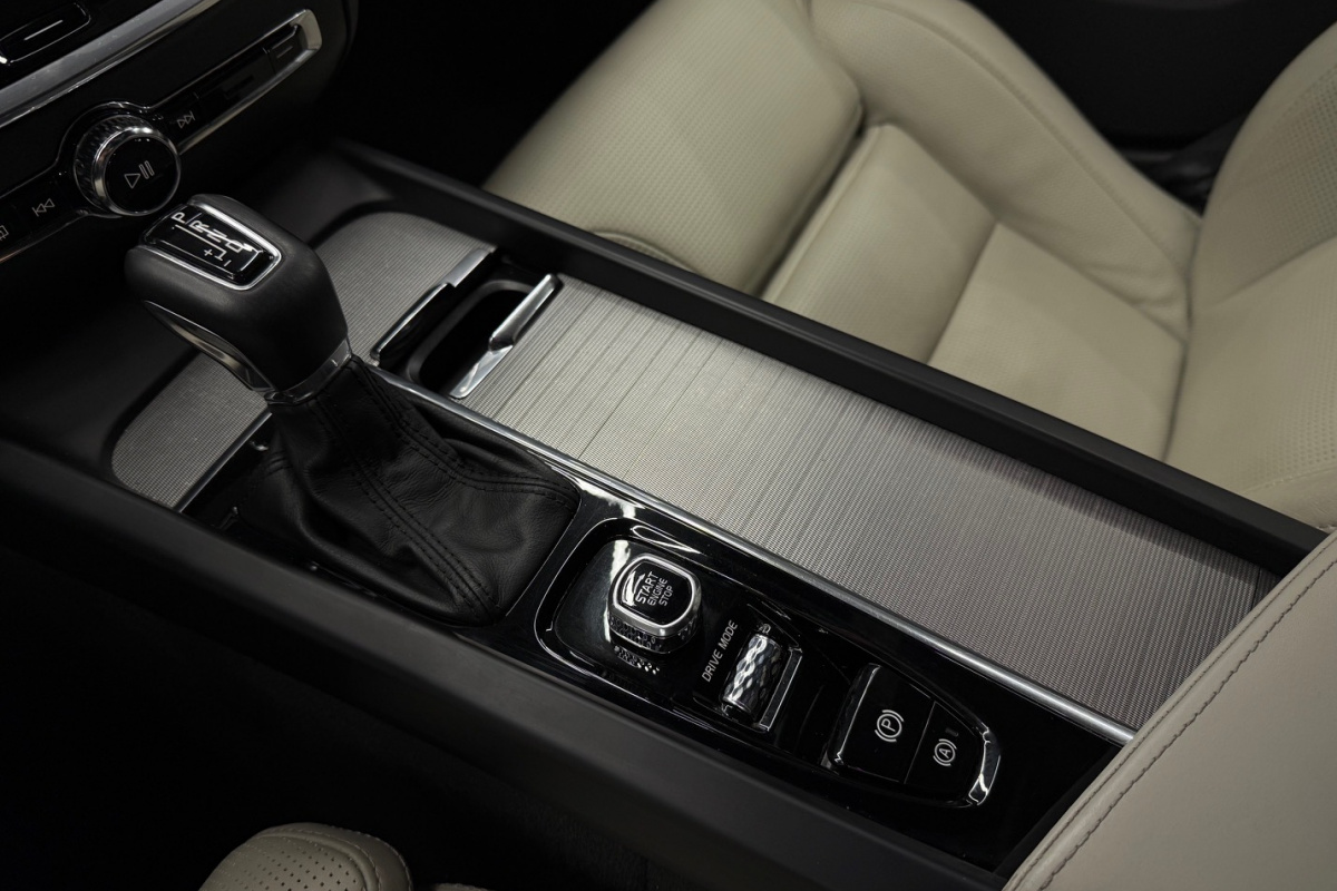 Ponuka vozidiel / Volvo V60 T6 Inscription AWD A/T - video