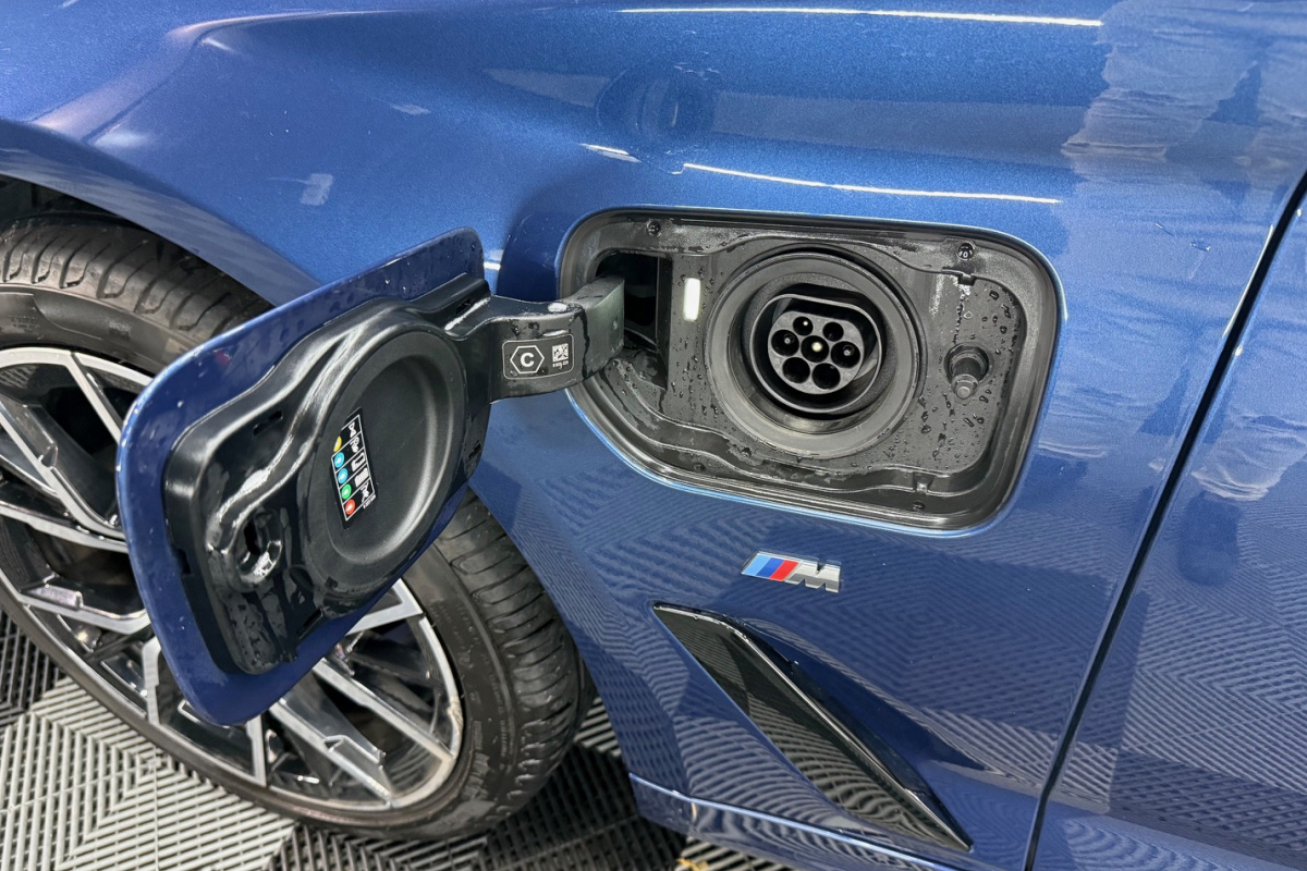 Ponuka vozidiel / BMW Rad 5 530e xDrive A/T - video