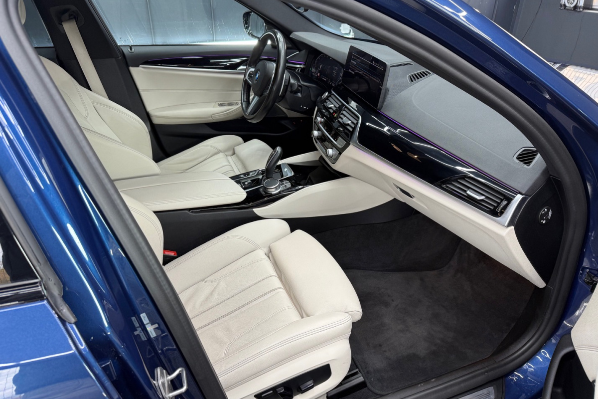 Ponuka vozidiel / BMW Rad 5 530e xDrive A/T - video