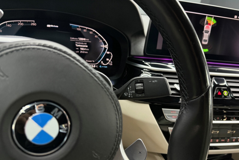 Ponuka vozidiel / BMW Rad 5 530e xDrive A/T - video Ponuka vozidiel / BMW Rad 5 530e xDrive A/T - video