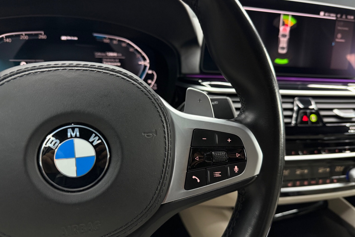 Ponuka vozidiel / BMW Rad 5 530e xDrive A/T - video